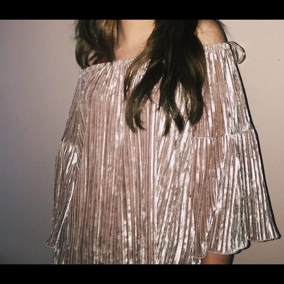 Christian Caliendo Velvet Off the Shoulder Blouse - Picture 2 of 3